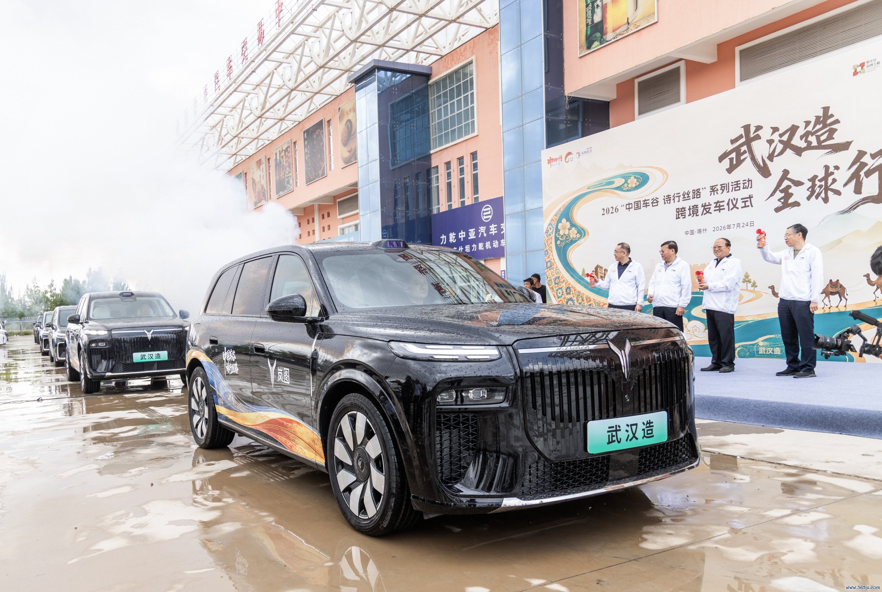 岚图领航“武汉造”，沿着丝路驶向中亚腹地